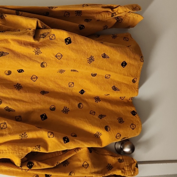 Forever 21 Men courdory mustard yellow button down size S - Picture 10 of 10